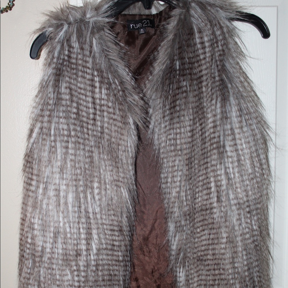FUR VEST